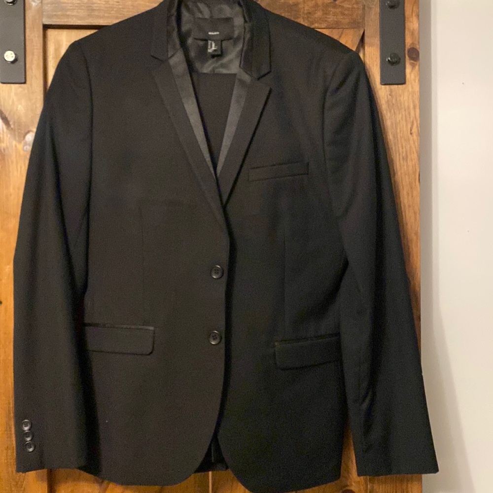 Men’s black suit
